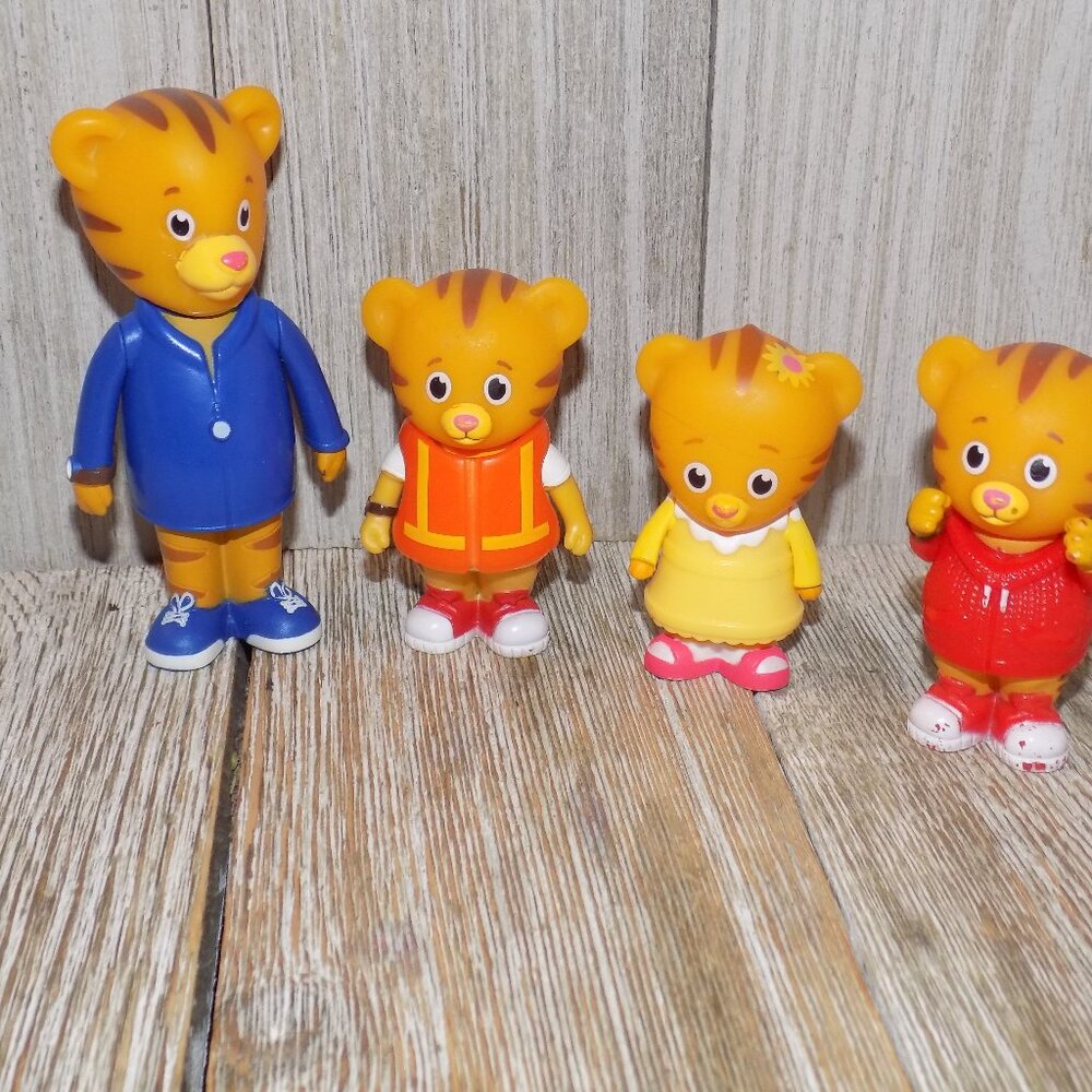 Daniel Tiger's Neighborhood Family & Friends Toy Set of 6 Preschool Figures *